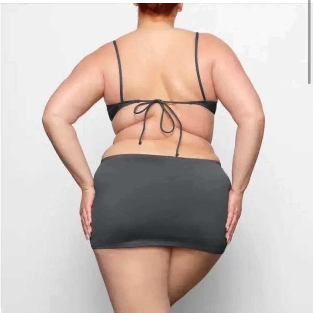 SKIMS micro scoop bikini top gunmetal nwt